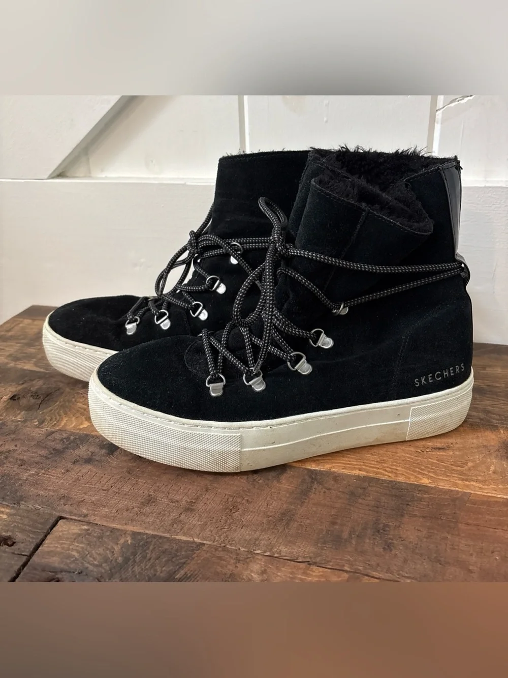 Skechers Size 9 Alba High Hugs Boots Sneaker Black Suede Faux Fur Lining Comfy